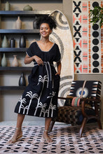 Load image into Gallery viewer, Papiya Caftan - Black with white Palms