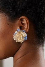 Load image into Gallery viewer, Shia Florette Earrings - Off-white/Blue