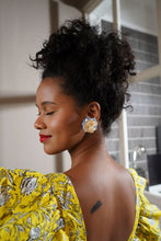 Load image into Gallery viewer, Shia Florette Earrings - Off-white/Blue