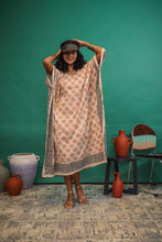Load image into Gallery viewer, Bagru Caftan - Design 8