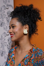 Load image into Gallery viewer, Liya Flora Earrings - Cream
